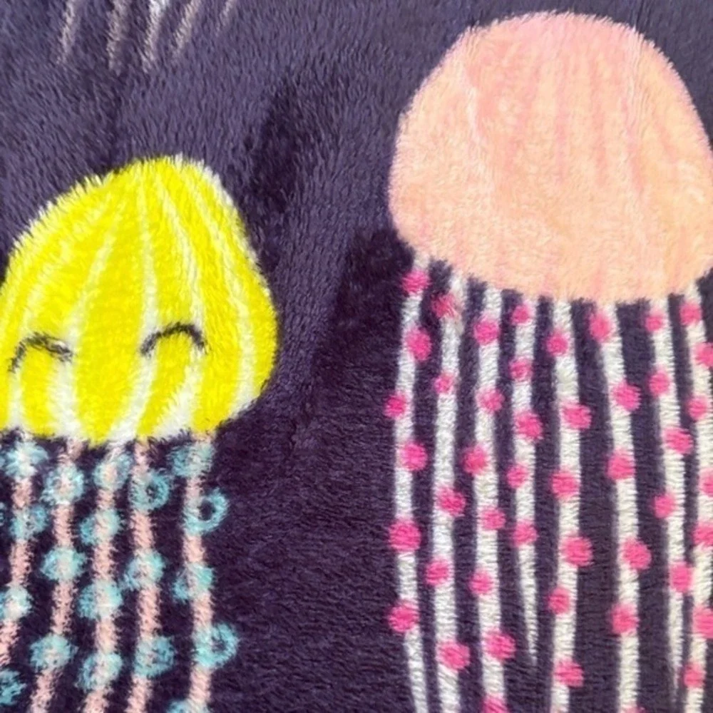 The Big One Jellyfish Oversized Plush Throw Blanket Colorful  5'x6' GIFT NEW